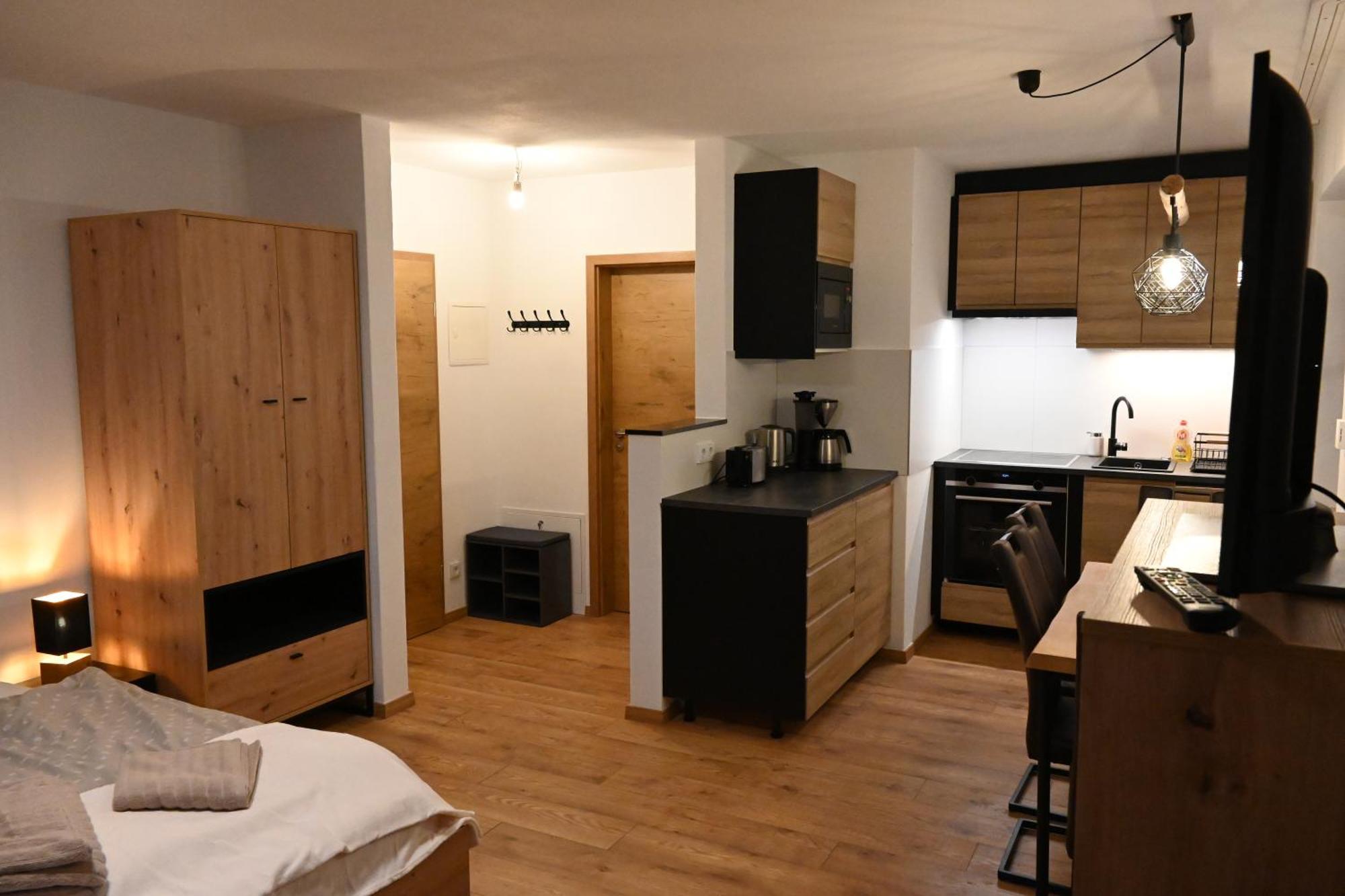 Nicky Apartments And Studios นีเดอเรา ภายนอก รูปภาพ