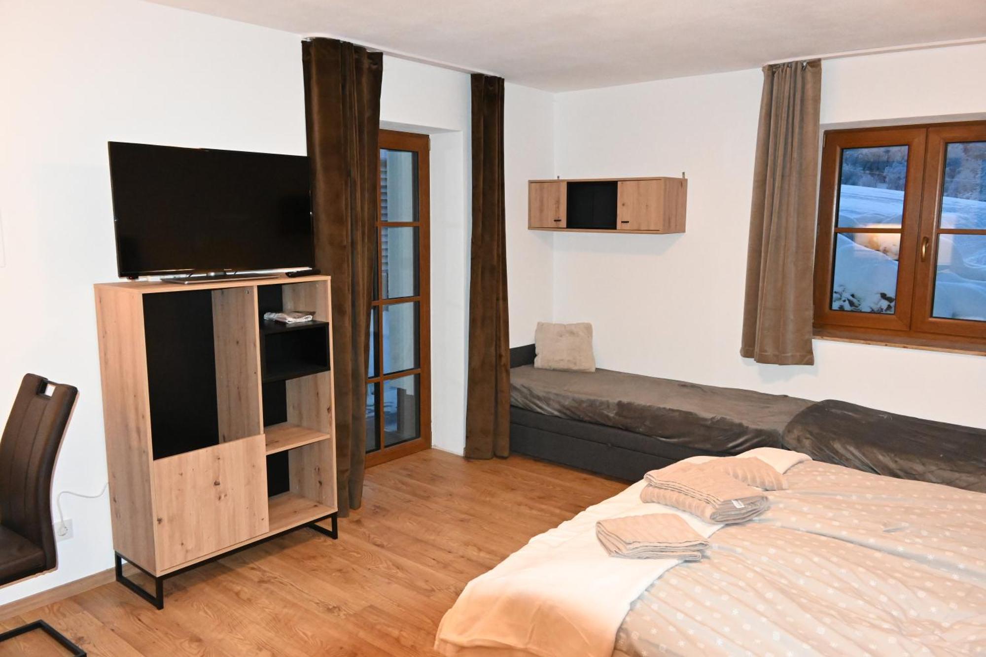 Nicky Apartments And Studios นีเดอเรา ภายนอก รูปภาพ